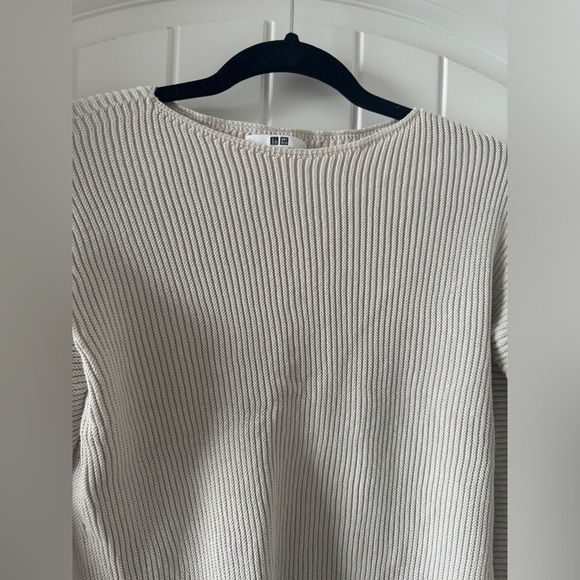 Uniqlo Knit Sweater - Picture 2 of 3
